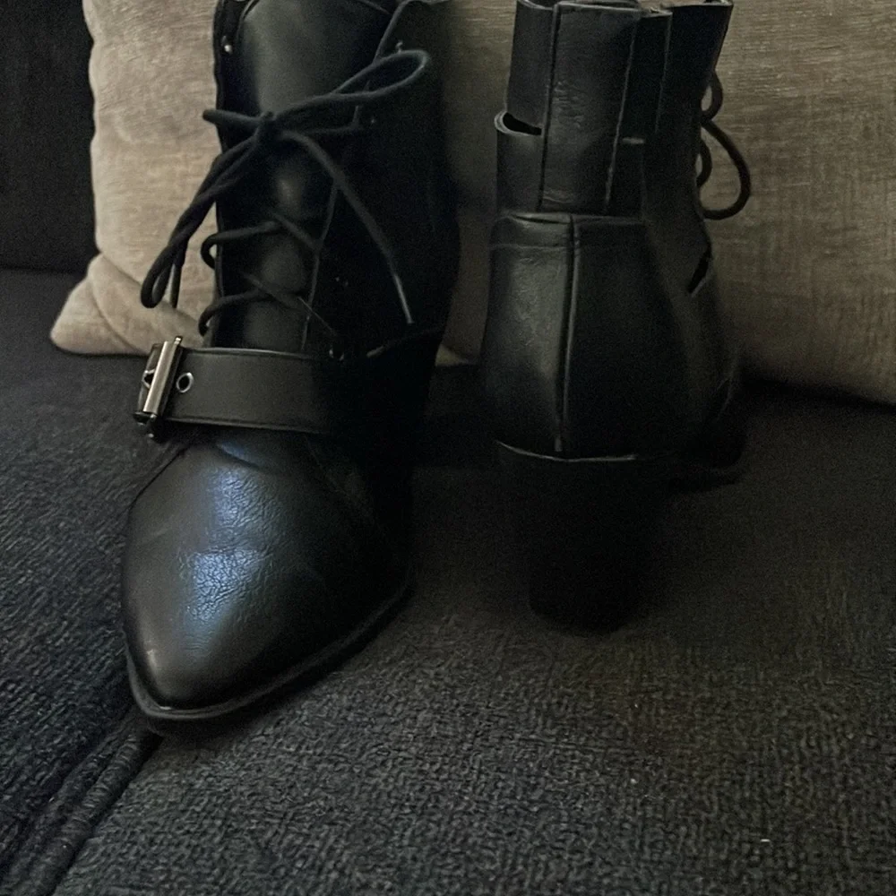 Boots - Picture 5 of 7